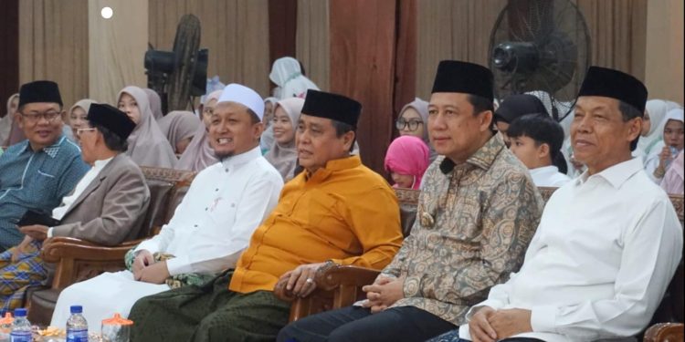 Bupati BBS Hadiri Wisuda Akbar ke-5 Pondok Pesantren Darul Arifin Jambi