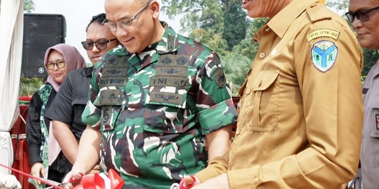 Permudah Akses Ekonomi warga, Bersama Kodim 0415/Jambi, Bupati Fadhil Resmikan Jembatan Bailey dan Beton