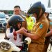 Dukung Gerakan GAMAS, Bupati Fadhil Antarkan Anak Anaknya Ke Sekolah Gunakan Motor