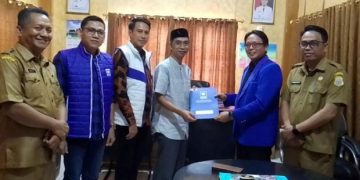 Sekjen Dan Bendahara DPD PAN Tanjabtim Serahkan SK Kepengurusan Baru ke Kesbangpol dan KPUD