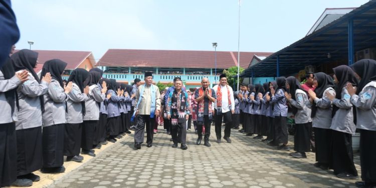 Wagub Sani Bersama Wamen Dikdasmen RI Luncurkan Aplikasi Bungo Pintar, Dorong Transformasi Digital Pendidikan di Jambi