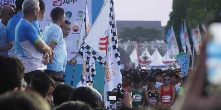 Ribuan Pelari Padati Telanaipura, Gubernur Al Haris, Polda Jambi, Bupati/Wali Kota Lepas Flag Off Presisi Merdeka Run 2026