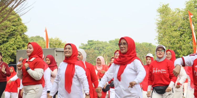 Semarak HUT ke-81 RI, DWP Provinsi Jambi Gelar Senam Bersama dan Gerakan Peduli Lingkungan