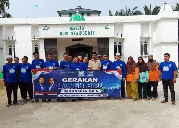 Semarakkan HUT Demokrat, DPC Tanjung Jabung Timur Gelar Gerakan Langit Biru dan Bakti Sosial di Masjid