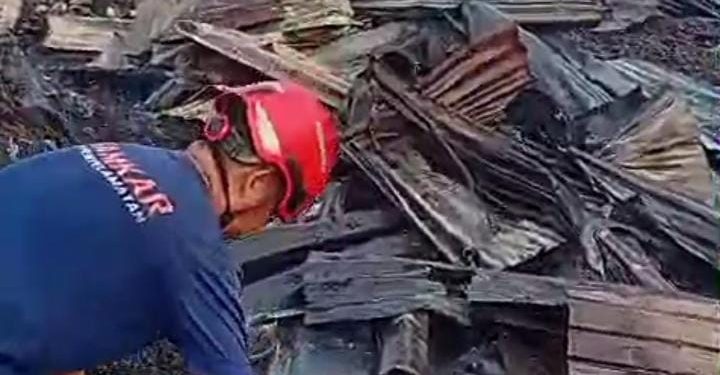Sijago Merah Lahap Delapan Rumah Warga Di desa Lagan Tengah, Ditengah Pemukiman Padat Penduduk
