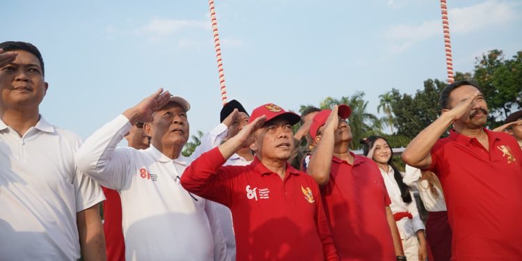 Gubernur Al Haris Gelar “Gebyar Mahardika Untukmu Negeriku” Pasang 10.000 Bendera Merah Putih di Sepanjang Jembatan Gentala Arasy dan Tempat lainnya