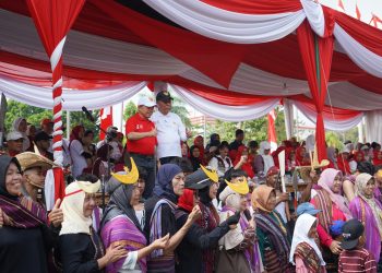 Wagub Sani Lepas Pawai Pembangunan, Bentangkan Semangat Kemerdekaan dari Taman Putri Pinang Masak ke Rumah Dinas Gubernur Jambi
