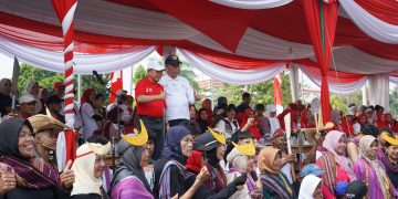 Wagub Sani Lepas Pawai Pembangunan, Bentangkan Semangat Kemerdekaan dari Taman Putri Pinang Masak ke Rumah Dinas Gubernur Jambi
