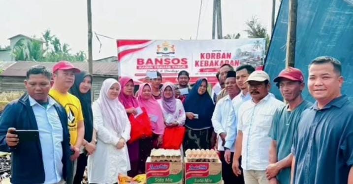 Salurkan Bantuan Sembako Dan Uang Tunai, Kadin Tanjab Timur Peduli Korban Kebakaran Desa Lagan Tengah