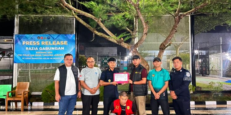 Tim Tabur Kejari Tanjung Jabung Timur Berhasil Amankan DPO Terpidana Perkara Gendak, Dieksekusi ke Lapas Narkotika Muara Sabak