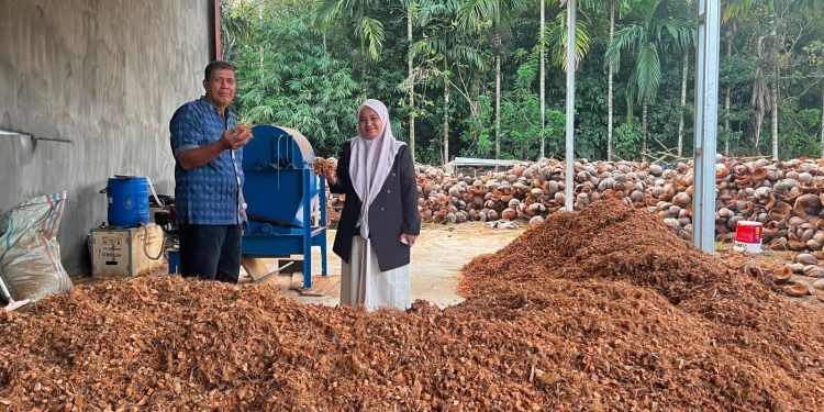 Mantan Bupati Tanjab Timur Apresiasi Kinerja Kadin dalam Membangun Pabrik Cocopeat dan Cocochip