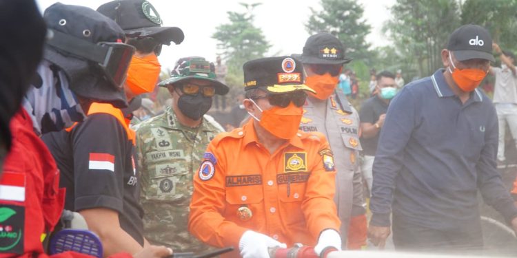 Gubernur Al Haris Turun ke Sarolangun, Pastikan Karhutla Ditangani, Minta Waterbombing untuk Pendinginan