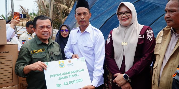 Gubernur Al Haris Datangi Korban Kebakaran di Lagan Tengah Tanjabtim, Bantu Biaya Pembangunan Rumah Warga