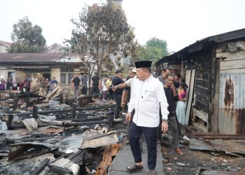 Gubernur Al Haris Tinjau Korban Kebakaran di Kelurahan Cempaka Putih, Pastikan Bantuan Segera Disalurkan