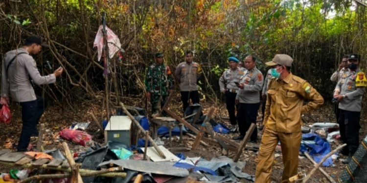 Grebek Basecamp Narkoba di Danau Kedap, Polsek Maro Sebo Hancurkan Pondok Terpal dan Amankan Satu Orang
