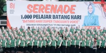 Serenade Seribu Pelajar Guncang Suasana Penurunan Bendera Merah Putih