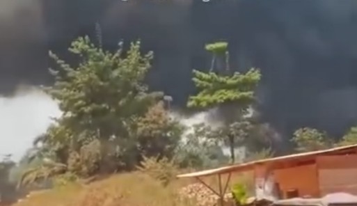Sumur Ilegal Drilling di Bungku Kembali Meledak, Kepulan Asap Hitam Membumbung Tinggi