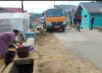 Melalui Dinas Perumahan Dan Kawasan Pemukiman Pemda Tanjabtim Salurkan Air Bersih di Kelurahan Parit Culum Satu