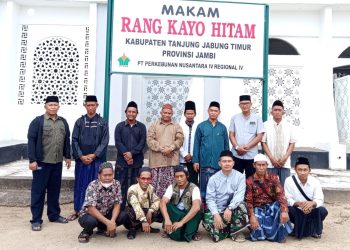 Rombongan PPAI Roudhotul Muslimin Kasang Pudak Ziarah Religi ke Makam Raja Jambi Datuk Rang Kayo Hitam