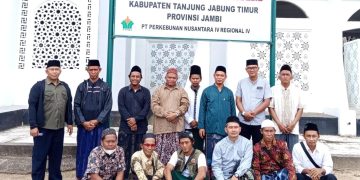 Rombongan PPAI Roudhotul Muslimin Kasang Pudak Ziarah Religi ke Makam Raja Jambi Datuk Rang Kayo Hitam