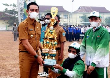 Peringati Upacara Haornas Ke 43, Bupati Fadhil Ajak warga Gemar Berolahraga