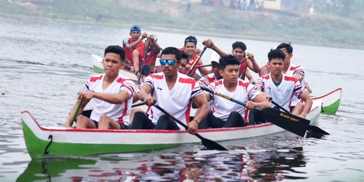 Kemeriahan Pacu Perahu di Festival Danau Letang