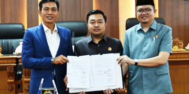 Bupati Fadhil Teken Kesepakatan Ranperda Tahun 2026