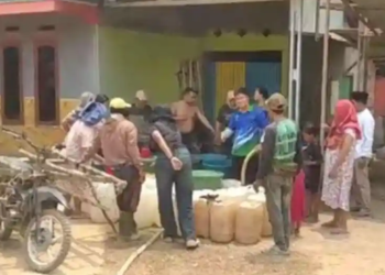 Pemkab Batanghari Salurkan Air Bersih Kepada Warga yang Alami Kekeringan Air Bersih