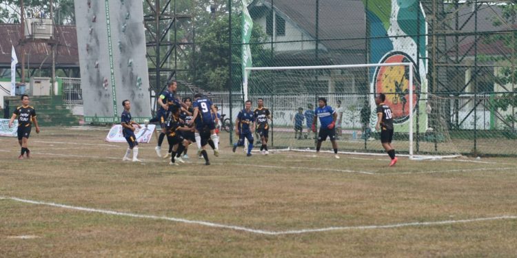 Silahturahmi Fun Football Pers Se-Provinsi Jambi resmi dibuka Bupati Fadhil Arif, Tim Pers Batanghari Pesta Gol