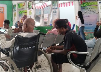 Anak Keluh Sakit Telinga, Faskes Muara Tembesi dr. Ari Agustina Colok Telinga yang Sakit Hingga Menangis