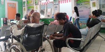 Anak Keluh Sakit Telinga, Faskes Muara Tembesi dr. Ari Agustina Colok Telinga yang Sakit Hingga Menangis