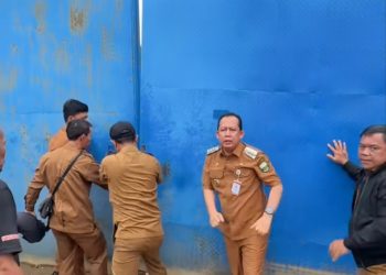 Didemo Warga, Bupati BBS Resmi Tutup Total Stockpile Pasir di Penyengat Olak