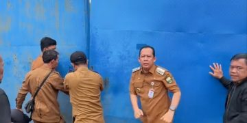 Didemo Warga, Bupati BBS Resmi Tutup Total Stockpile Pasir di Penyengat Olak
